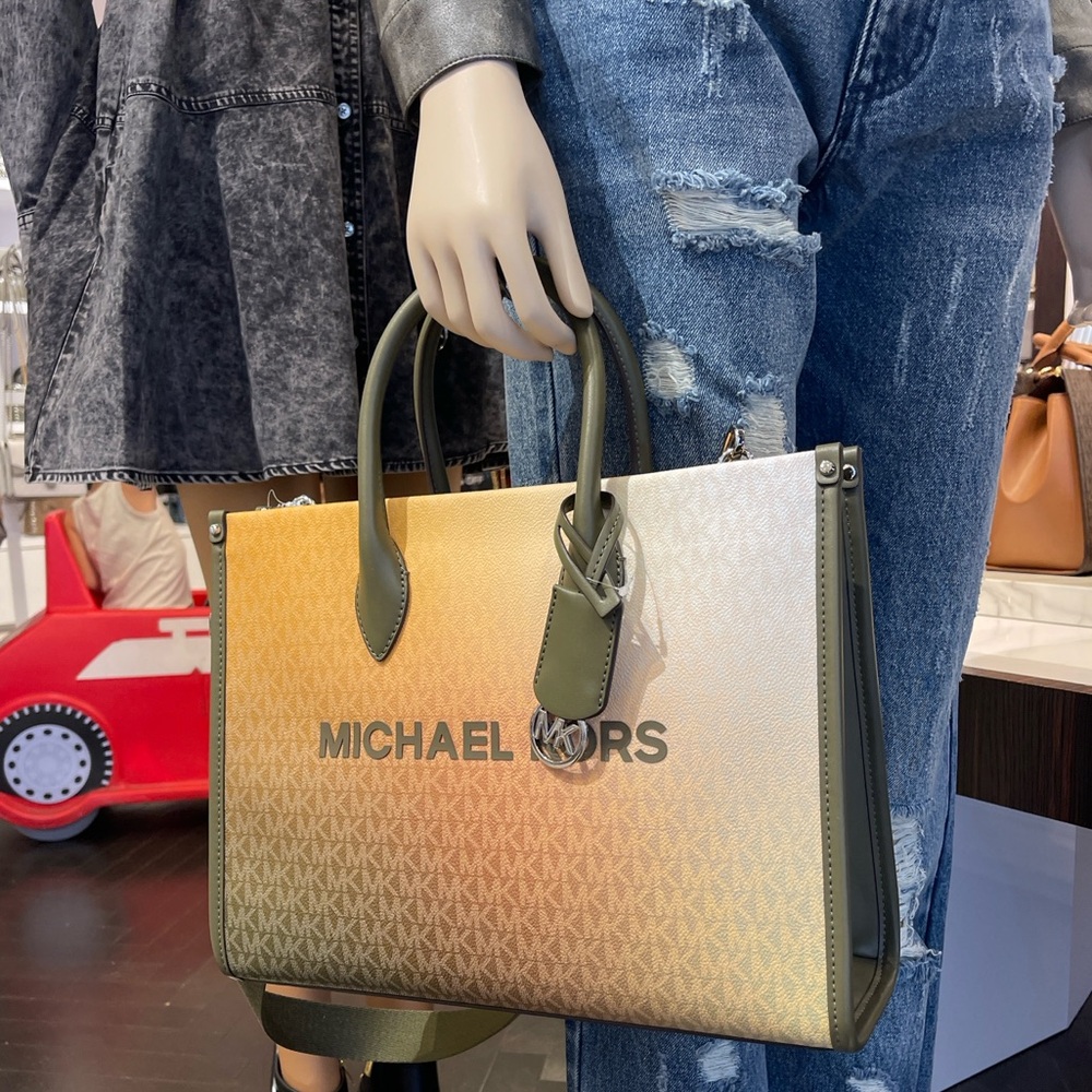 MICHAEL KORS Mirella Medium Ombré Signature Logo Tote Bag
Olive Combo
NWT - Picture 11 of 16